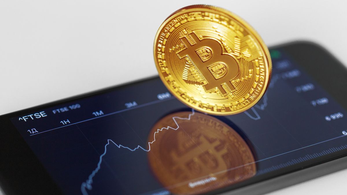 Investors opt for cryptocurrencies: Bitcoin marks a rise again