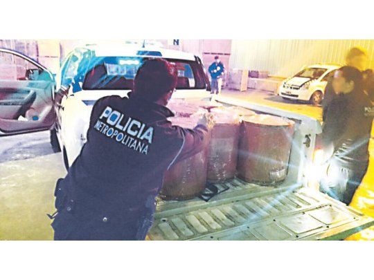 Tambores. Los 250 kilos de pseudoefedrina importada desde Suiza por un laboratorio propiedad de un argentino son la puerta a un escándalo de proporciones, mucho más grave que la interna desatada en Cambiemos.