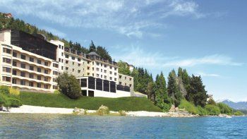 El hotel está a 1000 metros del centro de Bariloche.