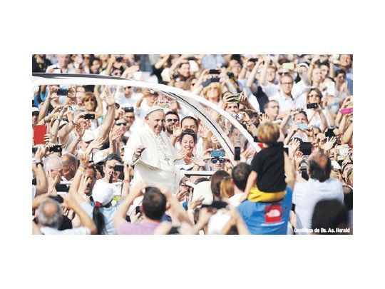 Durante su viaje a Turín, norte de Italia, Francisco  repudió, además, “la economía del desecho”.