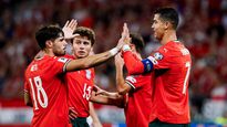 Cristiano Ronaldo junto a sus compañeros de la selección de Portugal.