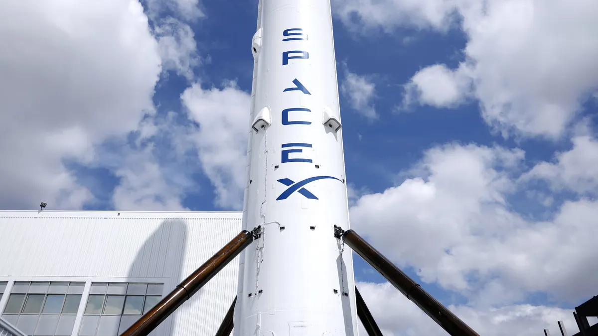 SpaceX busca reducir comisiones a menos del 0,75% en OPV de USD 75.000 millones