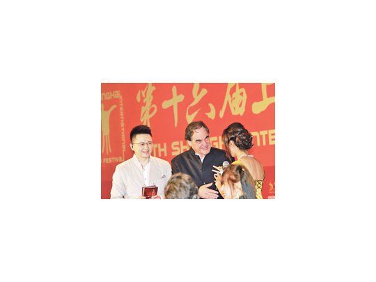 Oliver Stone en el Festival de Shanghai: defendió a los espías informáticos Edward Snowden y Julian Assange y atacó la política “hipócrita” de los Estados Unidos.