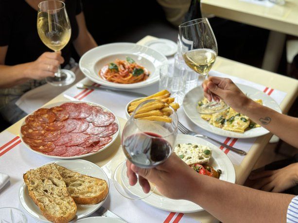 Tendrán beneficios en la compra de vinos mediante la modalidad take away y por la tienda online. 