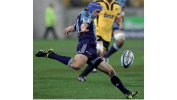 ámbito.com | La colgó. Munro, de Blues, despeja ante el asedio de Hurricanes.