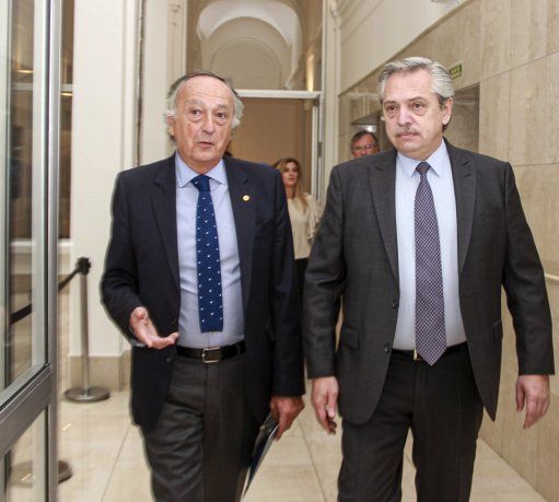 Alberto Fernández y Miguel Acevedo, la UIA.