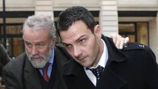 El estudiante estrella no quiso esperar para ganar una fortuna, y cometió una estafa sin precedentes. El estudiante estrella no quiso esperar para ganar una fortuna, y cometió una estafa sin precedentes.