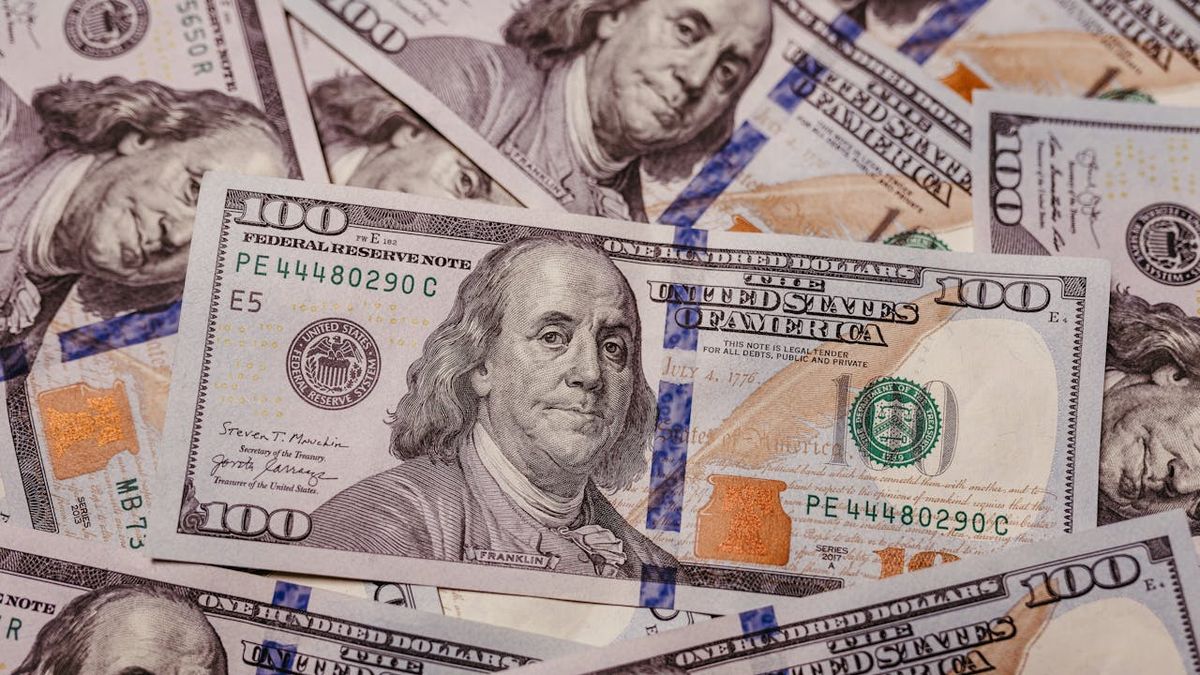 The global dollar advanced, cutting losses on bets on the Fed
