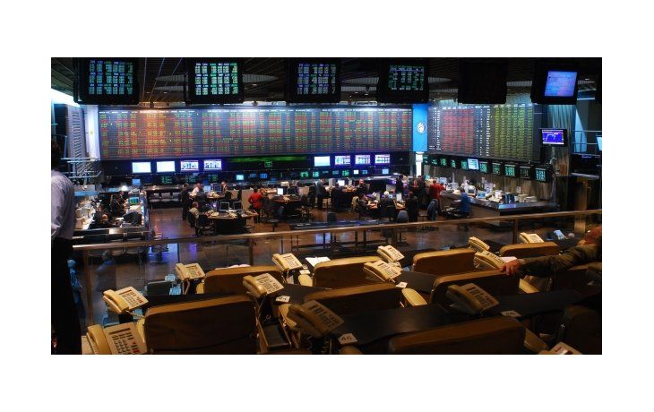 La Bolsa cerró casi estable y bonos bajaron hasta 2,2%