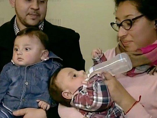 La familia de Gianluca y Santino llegó a este centro de salud cuando la madre de los niños fue informada, un año atrás, que protagonizaba un embarazo de alto riesgo porque sus hijos estaban unidos por la pelvis.