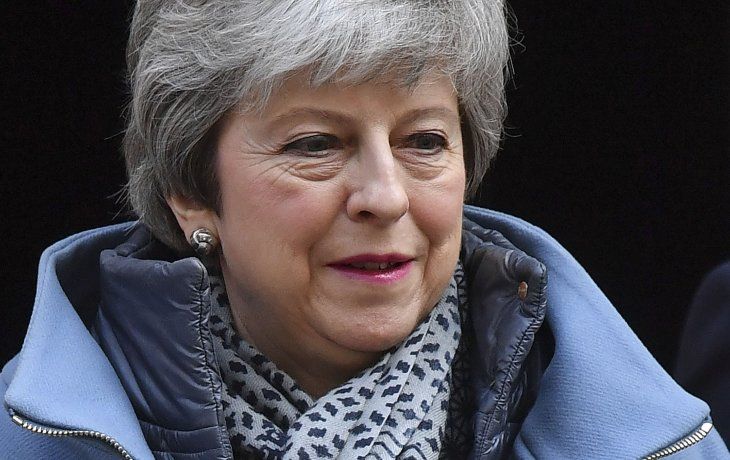 Crisis política en Reino Unido: agobiada por el Brexit, renunció May