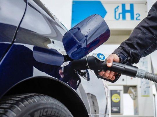 El hidr&oacute;geno verde podr&aacute; abastecer a los autos el&eacute;ctricos.