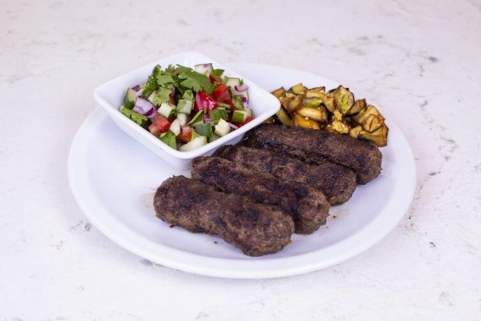 Otra de las estrellas es el sembusak de queso, una empanadita que puede servirse fría o caliente, con un mix de quesos y sésamo. Otra de las estrellas es el sembusak de queso, una empanadita que puede servirse fría o caliente, con un mix de quesos y sésamo.