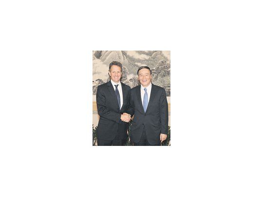 Timothy Geithner con el viceprimer ministro, Wang Qishan. EE.UU. sigue presionando a China, pero no tiene éxito.
