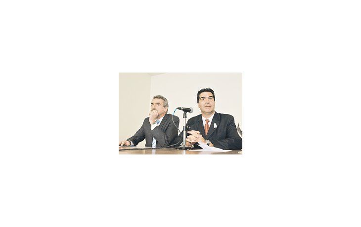 ámbito.com | Jorge Capitanich advirtió ayer, en nombre del Gobierno, que cualquier reducción del Impuesto a las Ganancias afectará las arcas de las provincias y de la Seguridad Social porque se trata de un tributo coparticipable. Lo dijo en la sede del PJ junto a Agus