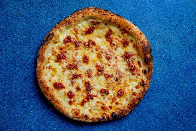 La pizza Dolce Inferno tiene los ingredientes justos para un sabor picante ideal. La pizza Dolce Inferno tiene los ingredientes justos para un sabor picante ideal.