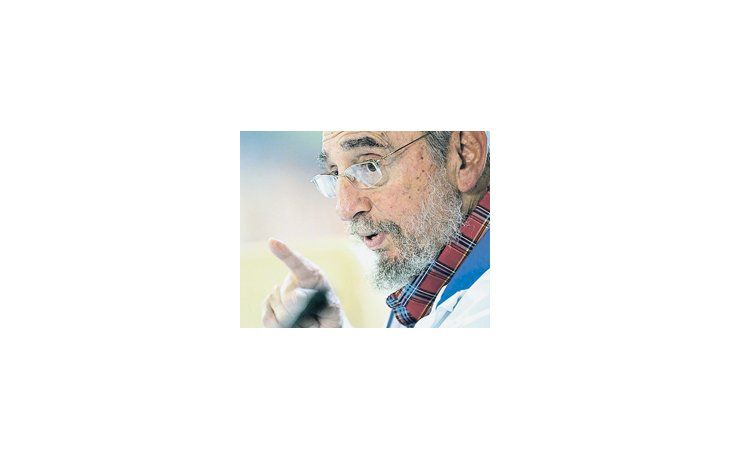 Fidel Castro conversó con estudiantes en La Habana, ante quienes ratificó su total alejamiento de los cargos de poder en Cuba y avaló las medidas de reforma económica que está imponiendo su hermano Raúl.