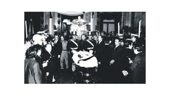 ámbito.com | Ricardo Balbín visitó dos veces en 1974 la capilla ardiente en el Congreso de la Nación en donde se velaban los restos de Juan Perón. Allí dijo su famoso discurso de despedida, y también tuvo algún comentario filoso. Antes, había estado reunido con él dos