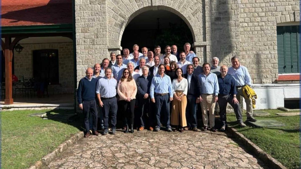 Lacalle Pou met with the ministers at a fellowship lunch