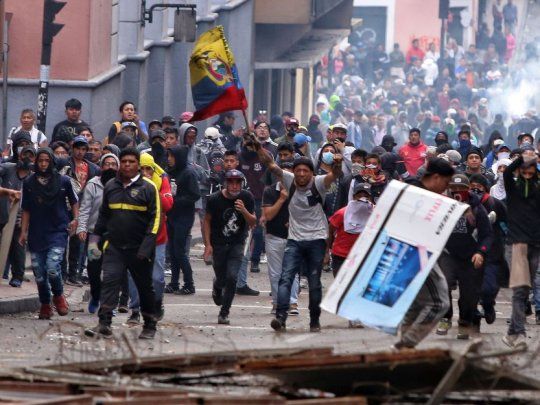 Manifestantes coparon la ciudad de Quito en protestas por las reformas del FMI.