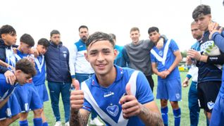 Simón Escobar, el lateral de Vélez de 16 años que sueña con debutar en la Selección Argentina | Gentileza: Vélez Sarsfield Simón Escobar, el lateral de Vélez de 16 años que sueña con debutar en la Selección Argentina | Gentileza: Vélez Sarsfield