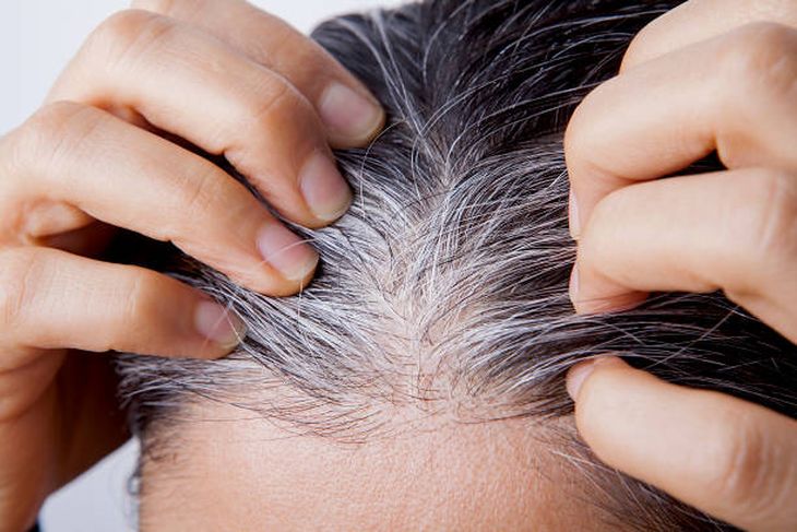 Método casero para decirle chau a las canas Método casero para decirle chau a las canas