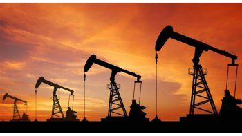 Petróleo cedió 2,8% a u$s 41,92 por más reservas en EEUU