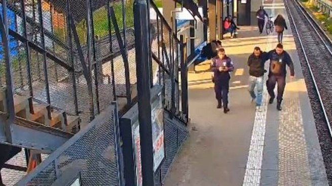 Dos efectivos policiales detuvieron al hombre que agredió a dos mujeres en la estación de trenes de Padua