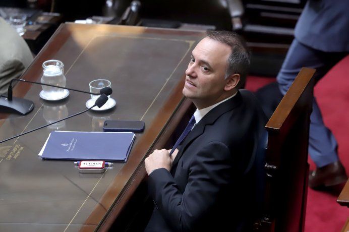 El esc&aacute;ndalo de Adorni influy&oacute; en la ca&iacute;da de la imagen de Milei.