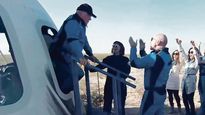 Shatner. Saludado por Jeff Bezos tras el aterrizaje de la Blue Origin.