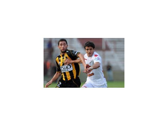 En la lucha por la permanencia, Olimpo se quedó con un triunfo clave ante Huracán. Ambos equipos están en la zona de promoción.