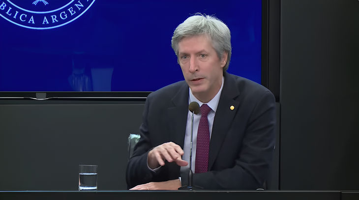 Sobre la quita del gravamen sobre el tipo de cambio que se emplea para el turismo y el pago de servicios al exterior, Bausili planteó que Sobre la quita del gravamen sobre el tipo de cambio que se emplea para el turismo y el pago de servicios al exterior, Bausili planteó que