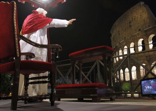 El Papa encabezó como espectador desde la colina del Palatino buena parte del Vía Crucis