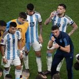 Los referentes del plantel recordaron cómo vivió aquel momento el técnico Lionel Scaloni. Los referentes del plantel recordaron cómo vivió aquel momento el técnico Lionel Scaloni.