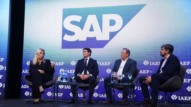Gabriela Renaudo (Visa), Santiago Castro Piccolo (OCASA) y José Luis Alonso (Mirgor), en el panel de los CEO.