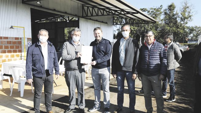 compromiso. Autoridades provinciales y representantes de la asociación Campo Limpio durante la presentación de los CAT en las localidades de Alem, Dos de Mayo y Puerto Rico.