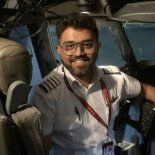 Se trata de Smit Machchhar, quien estaba al mando del vuelo FZ1073 y fue apuñalado.
