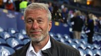 Abramovich abandona la administración del Chelsea, pero en Inglaterra aseguran que no vende el club.