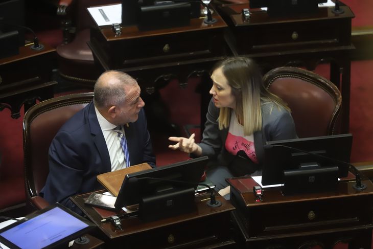 Luis Juez y Anabel Fernández Sagasti acercaron posiciones contra los pliegos para la Corte.