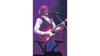 Luis Alberto Spinetta reconoció hace una semana padecer cáncer, pero la operación de ayer tuvo otra razón.