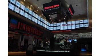 Bovespa saltó 4,8% y real se apreció 2,3% a 3,773