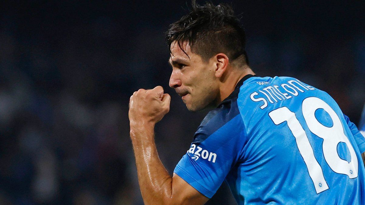 Giovanni Simeone returned to goal in Napoli