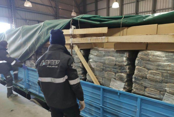 En Mendoza, un camión que transportaba fideos secos llevaba oculto cajas con 119.000 paquetes de cigarrillos.