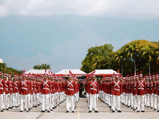 Guardia. Un regimiento forma filas ante la llegada de Nicolás Maduro para la juramentación de su segundo mandato en Caracas. El sector militar no deja de ganar fuerza dentro del chavismo.