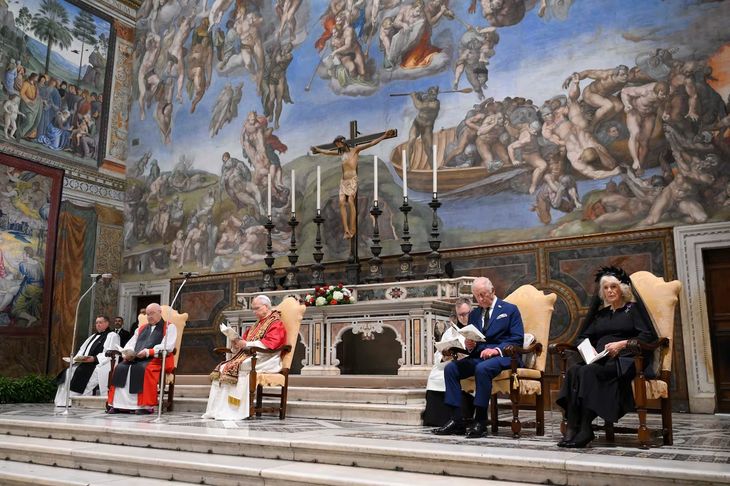 King Charles III and Queen Camilla during a eucumenical prayer presided over by Pope Leo XIV in the Sistin Chapel. King Charles III and Queen Camilla during a eucumenical prayer presided over by Pope Leo XIV in the Sistin Chapel.