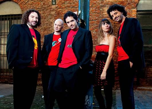 Señales de humor, grupo de Stand up que se presenta en el Paseo la Plaza