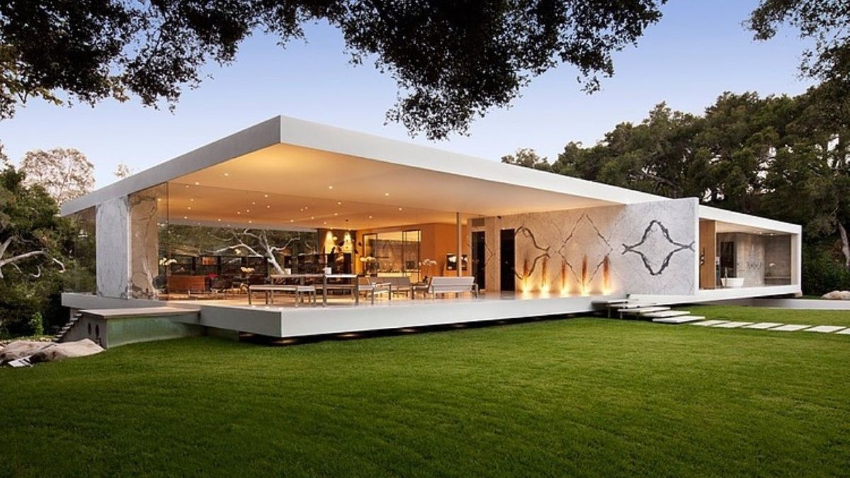 This innovative mansion is completely made of glass: this is the Glass Pavilion