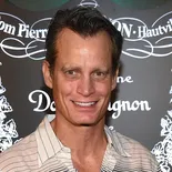 Logro conseguir miles de millones gracias a su herencia y las criptomonedas, pero tuvo un trágico final debido a las adicciones. Logro conseguir miles de millones gracias a su herencia y las criptomonedas, pero tuvo un trágico final debido a las adicciones.