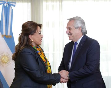 La presidenta de Honduras, Xiomara Castro, junto a Alberto Fernández. 