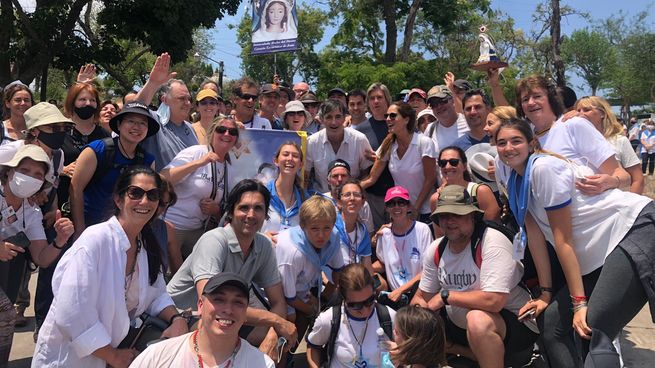 Esteban Bullrich junto a los peregrinos. 